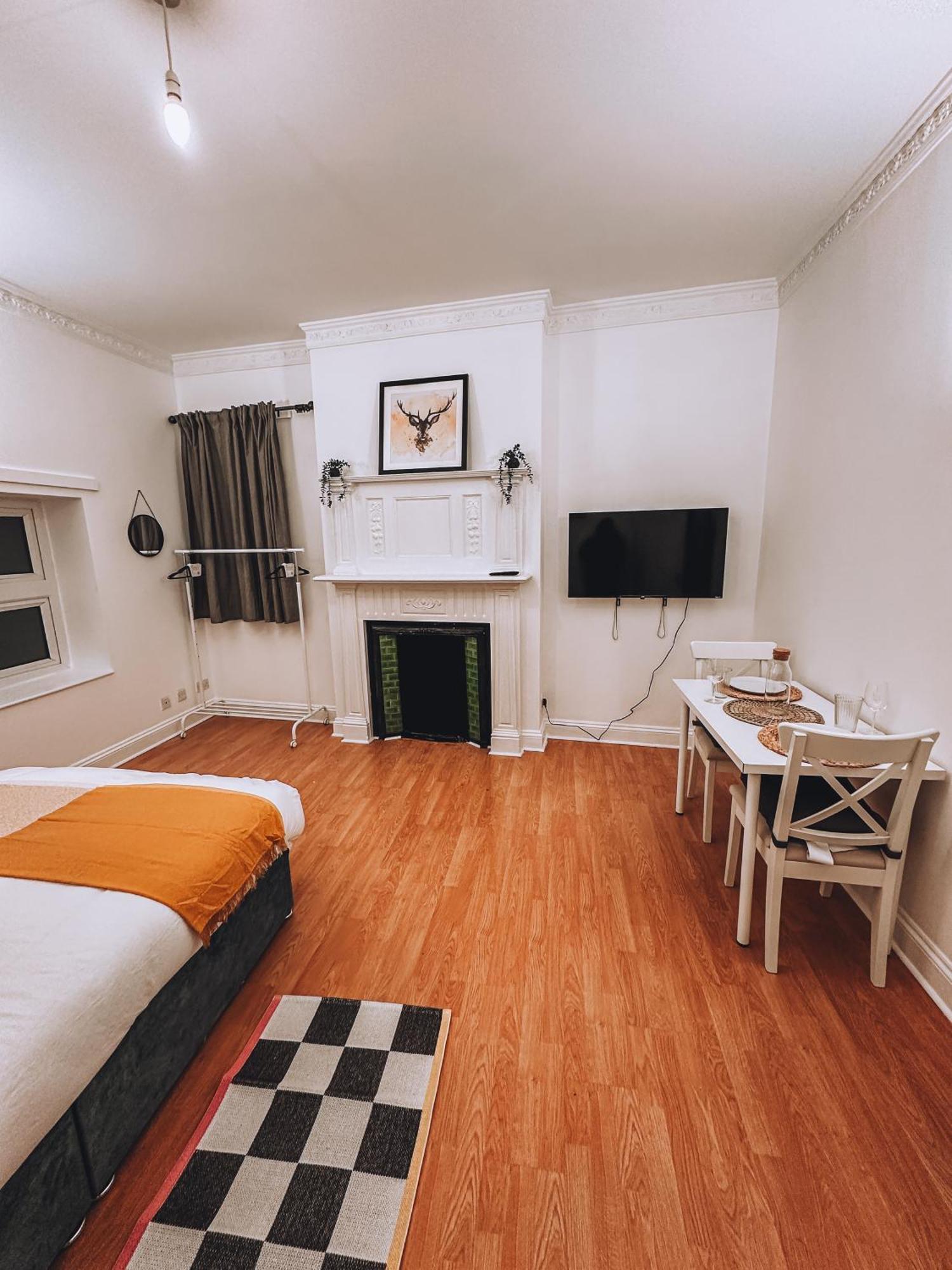 Spacious 3 Rooms In Tooting London Eksteriør billede