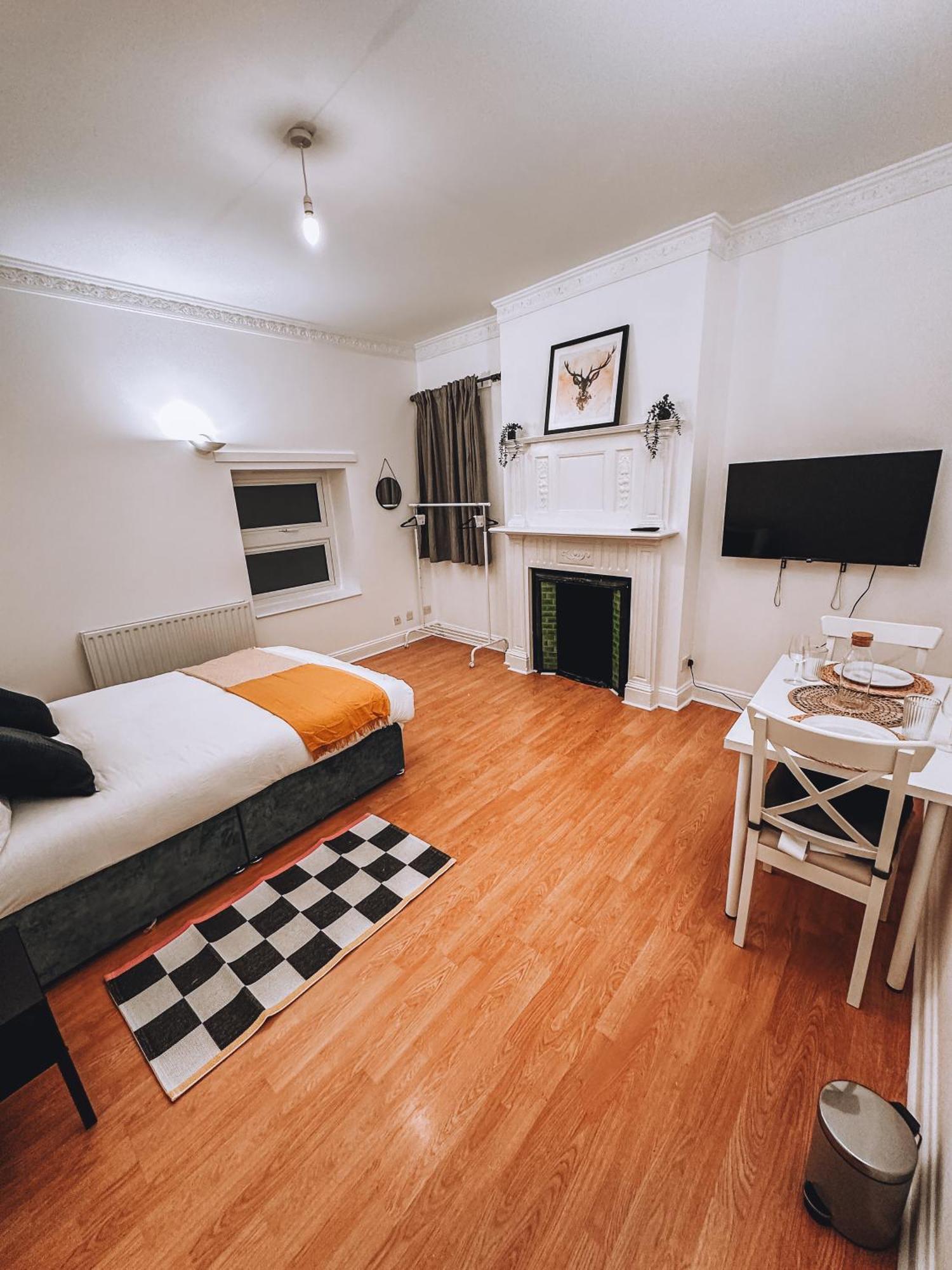Spacious 3 Rooms In Tooting London Eksteriør billede